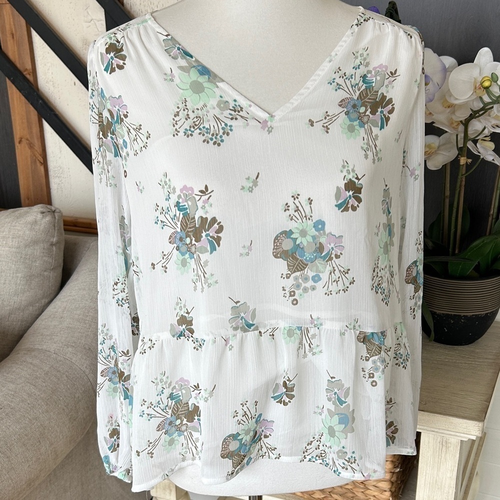 LOFT Floral Peplum Blouse in White and Blue size Medium petite